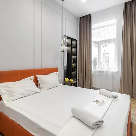 Leogrand Apartments On Leontovycha 17 Львов Экстерьер фото
